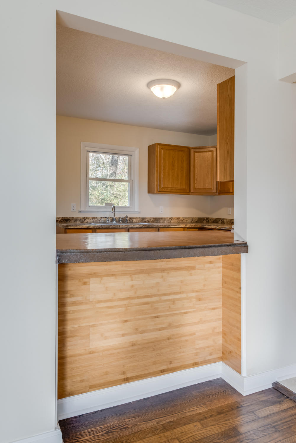 7803 Hancock Road Chattanooga, TN 37416 - Photo 16 of 26 Concrete counter bar