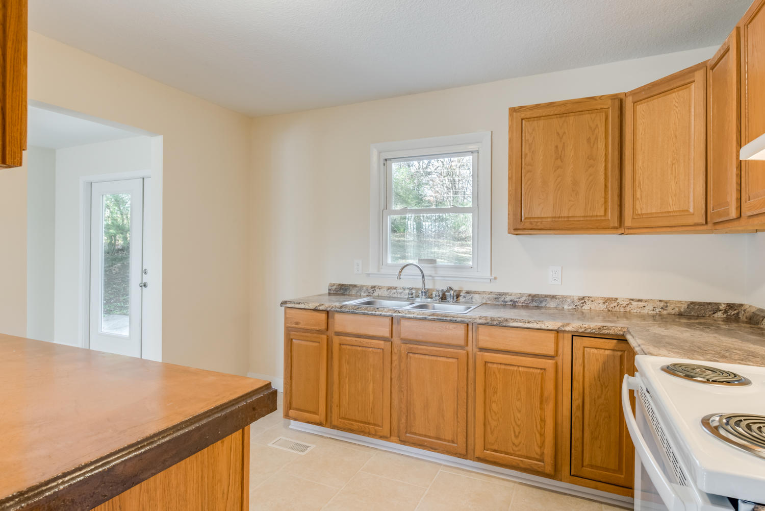 7803 Hancock Road Chattanooga, TN 37416 - Photo 19 of 26 Tons of cabinet space