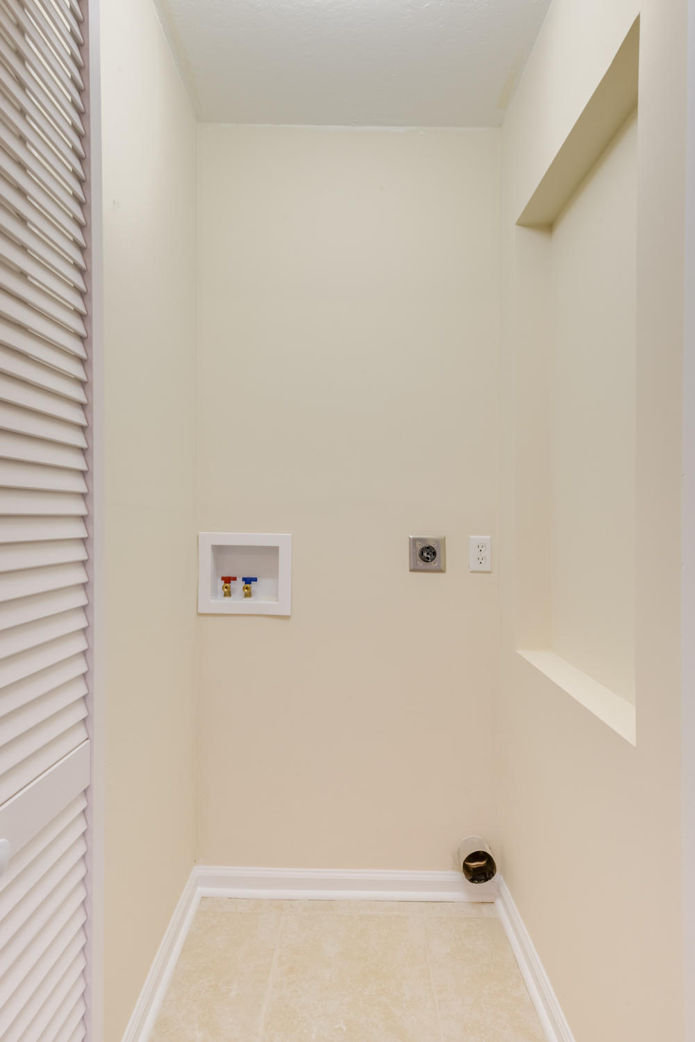 7803 Hancock Road Chattanooga, TN 37416 - Photo 24 of 26 Laundry room