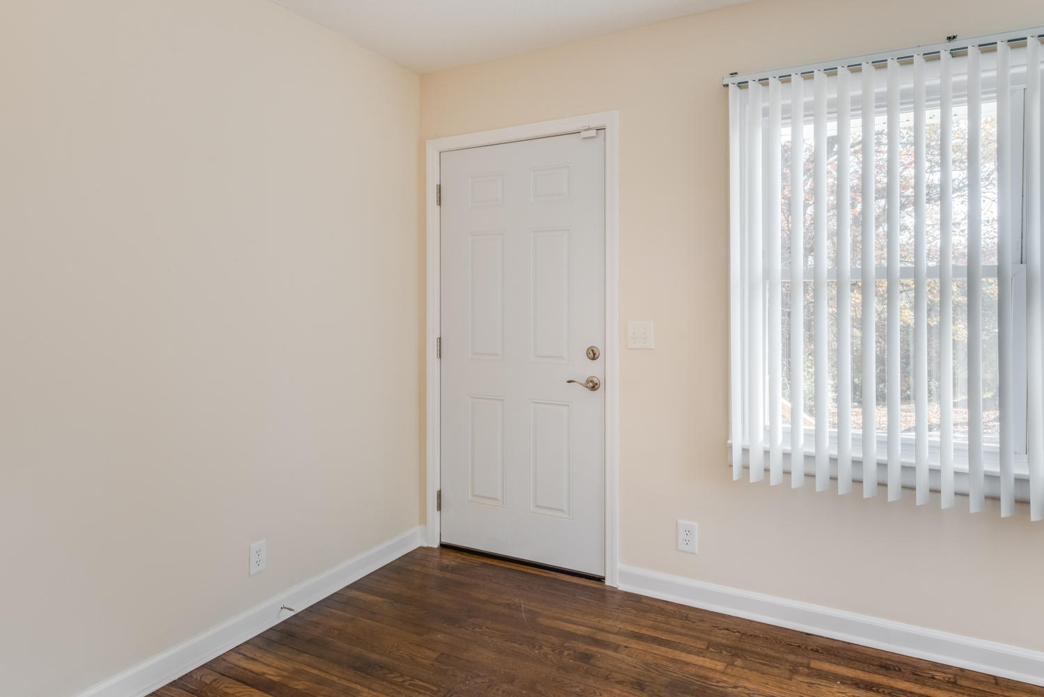 7803 Hancock Road Chattanooga, TN 37416 - Photo 10 of 26 Living room
