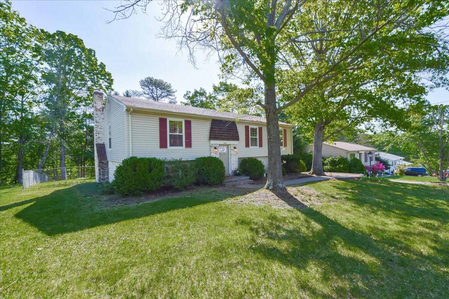2947 Purple Finch Road Roanoke, VA 24018 - Photo 20 of 31 a view of a house with backyard and garden