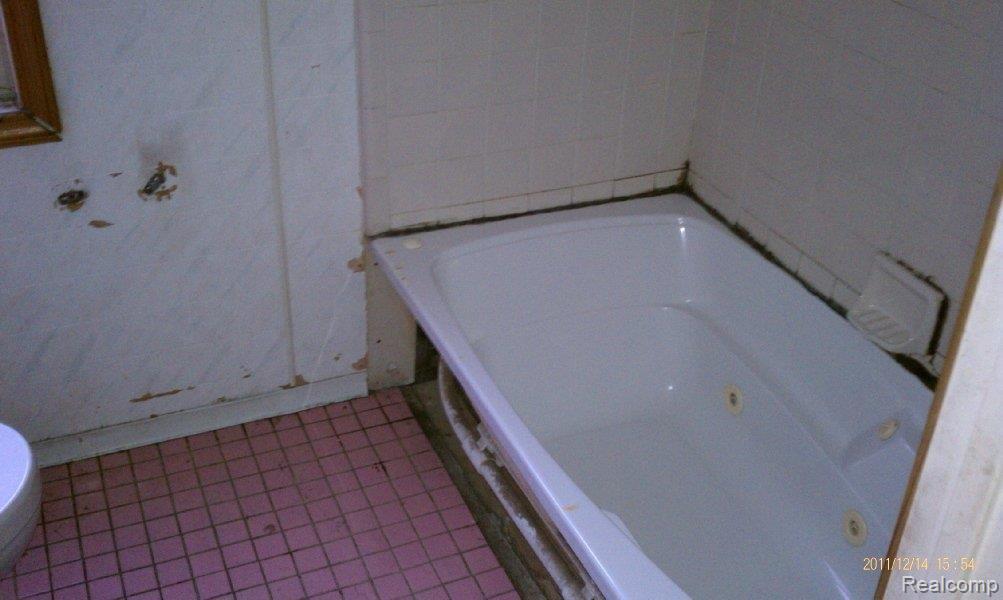 19141 Mapleview Street Detroit, MI 48205 - Photo 5 of 13 RES01209.jpg