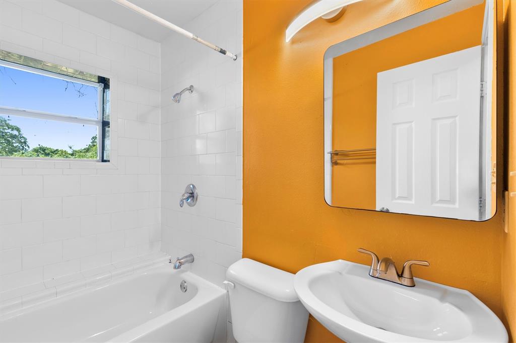 7578 Dick Price Road Mansfield, TX 76063 - Photo 7 of 40 a bathroom with a sink a toilet and shower