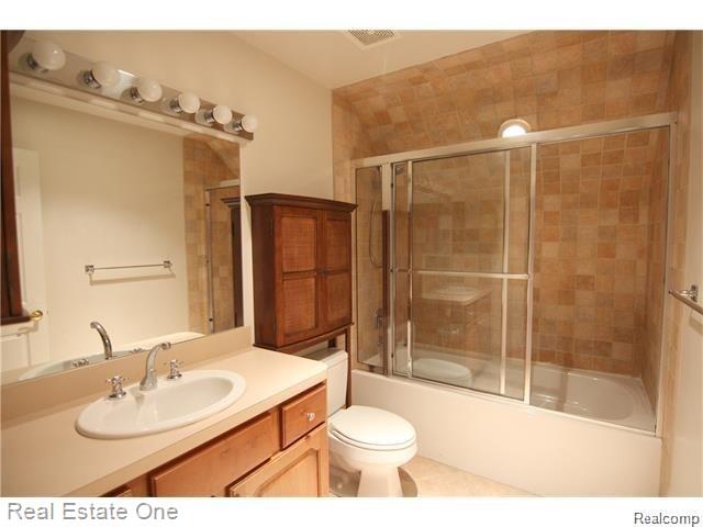 32400 Rock Ridge Lane Farmington Hills, MI 48334 - Photo 31 of 44