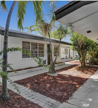 $1,995 | 820 Northeast 16th Avenue, Unit 5, Fort Lauderdale, FL 33304