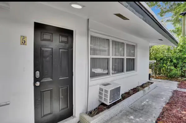 $1,995 | 820 Northeast 16th Avenue, Unit 5, Fort Lauderdale, FL 33304