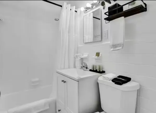 $1,995 | 820 Northeast 16th Avenue, Unit 5, Fort Lauderdale, FL 33304