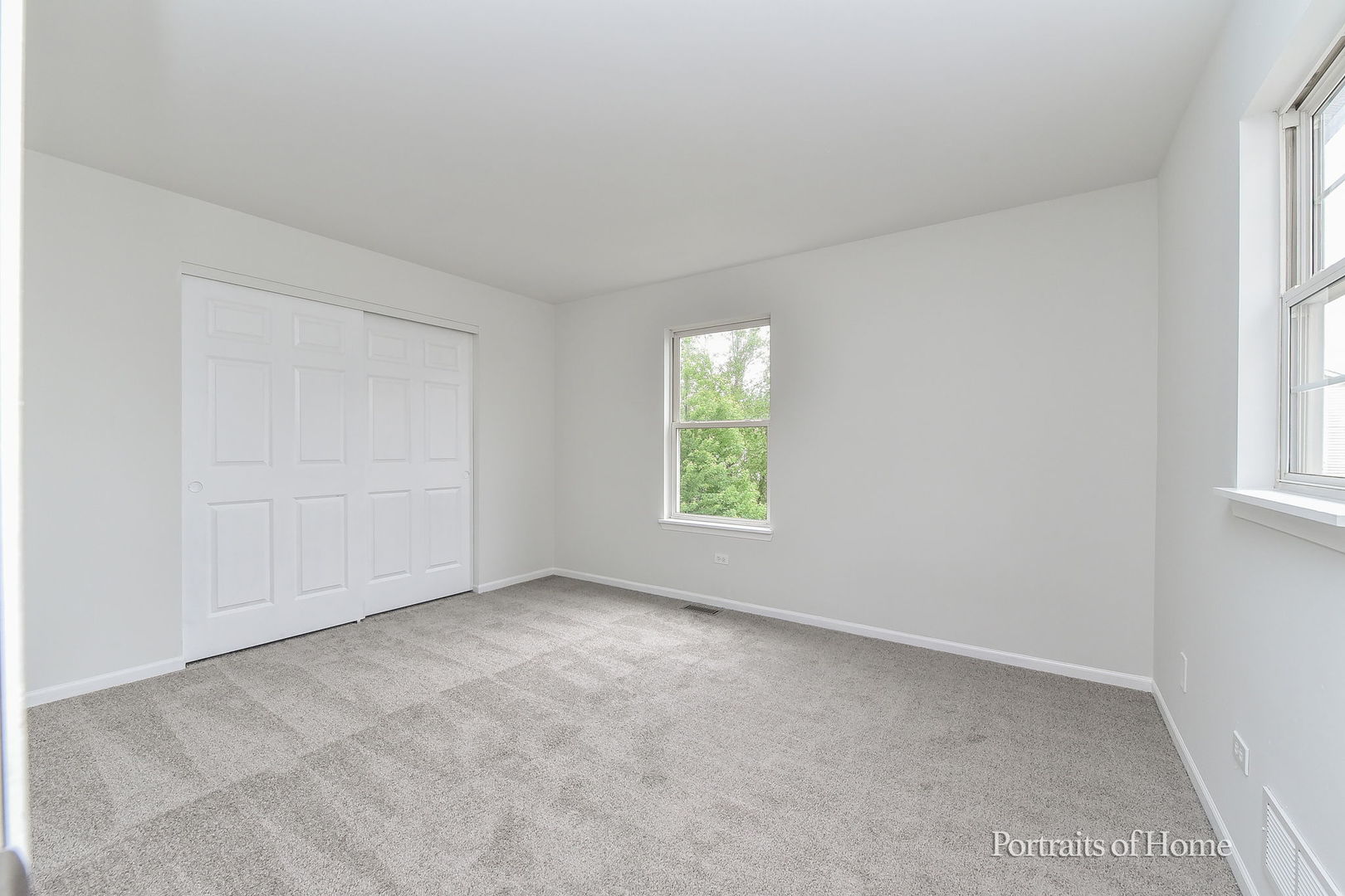 1412 Colaric Court Joliet, IL 60431 - Photo 20 of 25 an empty room with windows