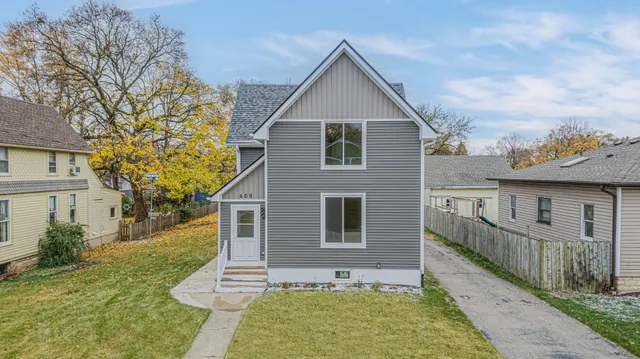 a view of house with a yard