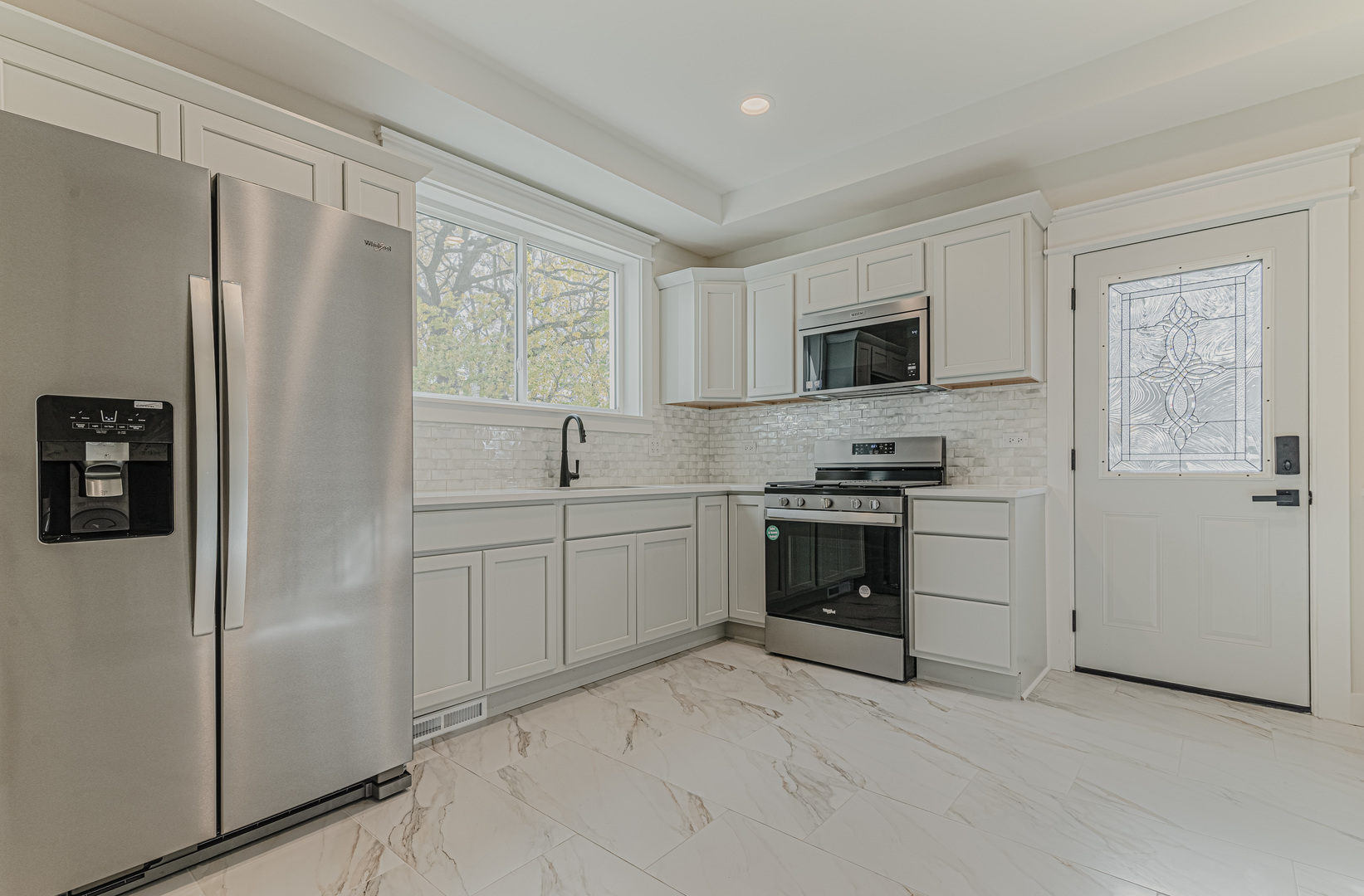 409 Algona Avenue Elgin, IL 60120 - Photo 12 of 31