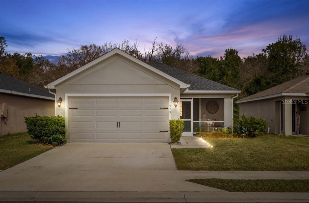 979 Pearly Ridge Lane Lakeland, FL 33809 - Photo 2 of 29 Gallery Image 2