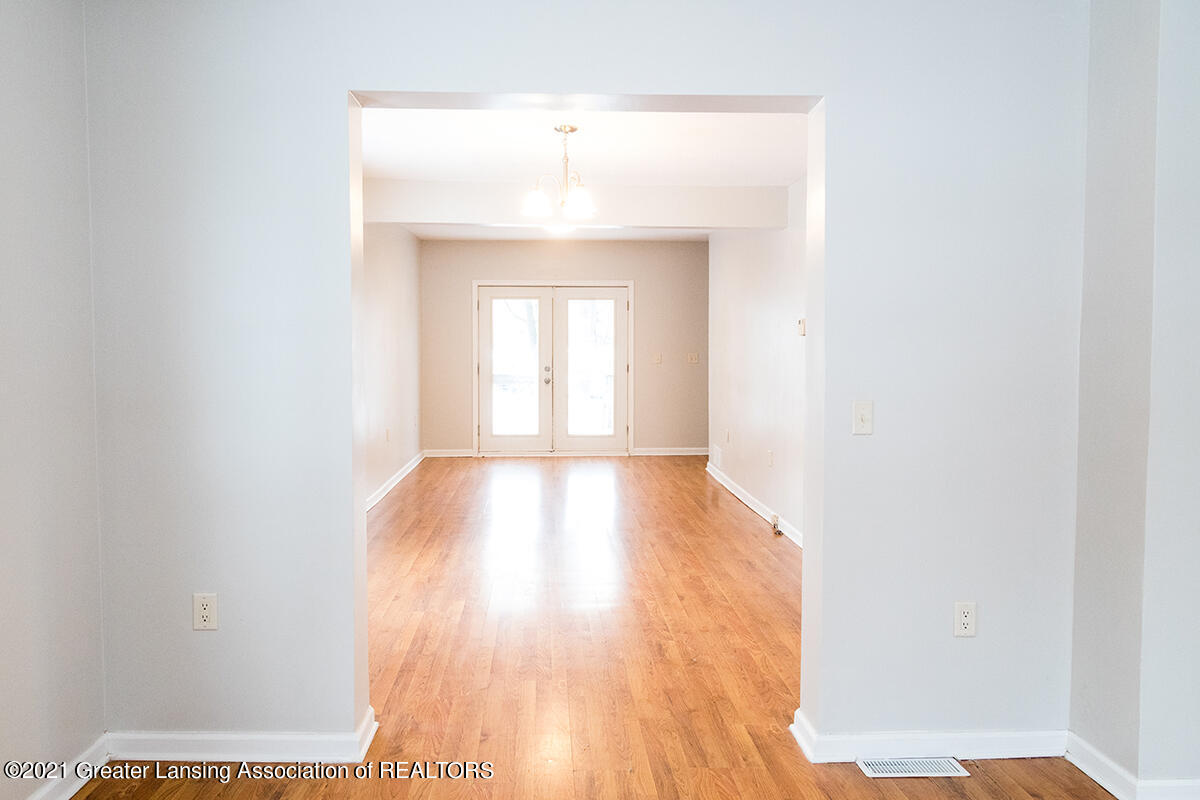 401 Riley Street Lansing, MI 48910 - Photo 7 of 30 c5dm3452