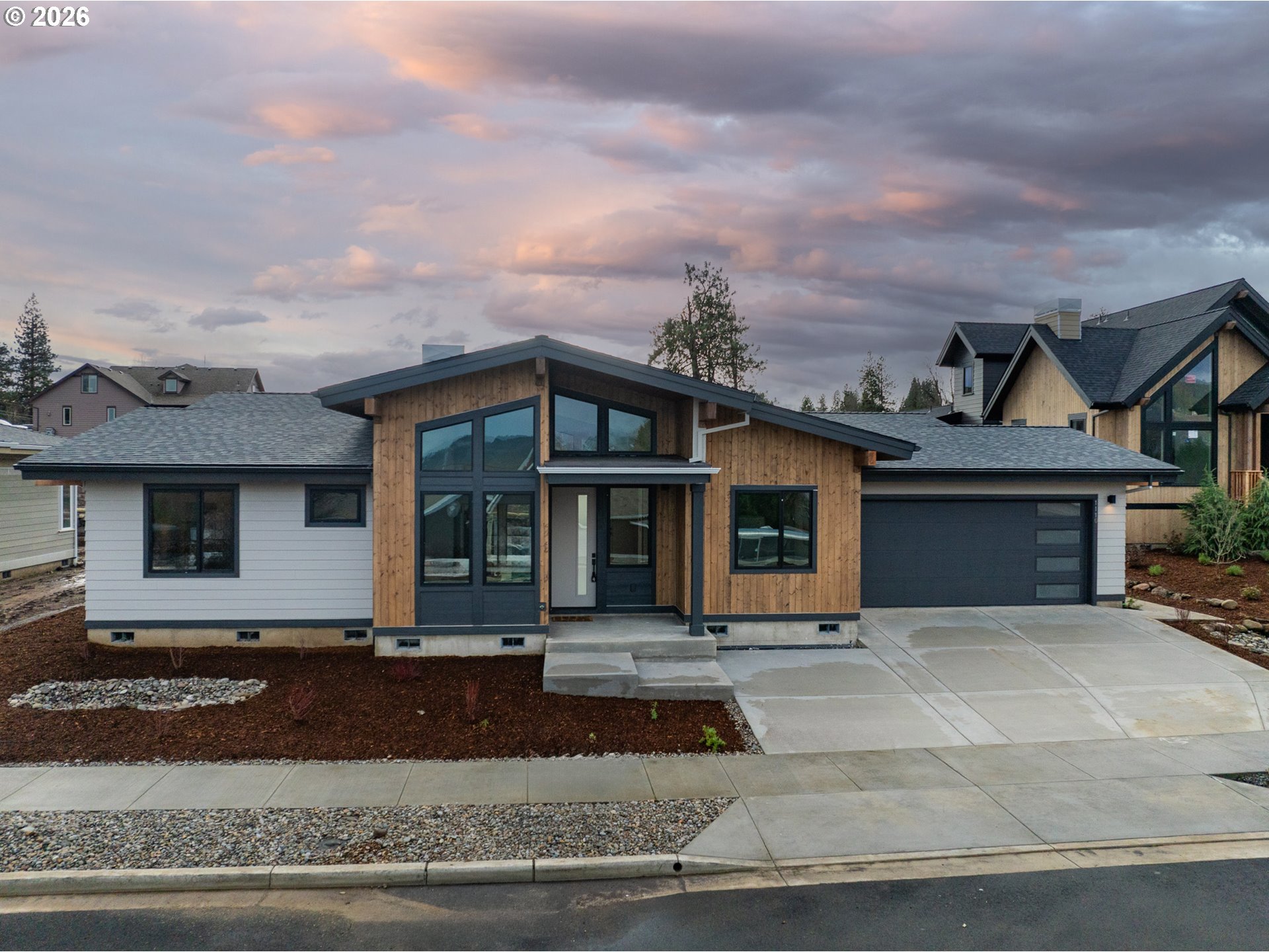 1110 Rock Creek Road Hood River, OR 97031 - Photo 13 of 16 front view of a house with a balcony