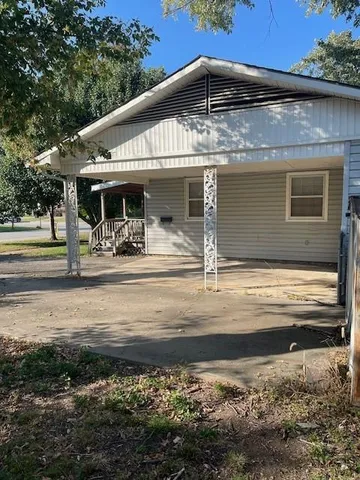 $65,000 | 300 South Ozark Street, Girard, KS 66743