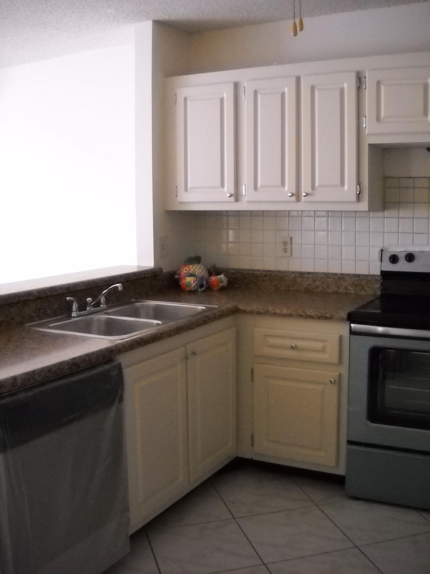 18746 Shauna Manor Drive Boca Raton, FL 33496 - Photo 5 of 20 kitchen