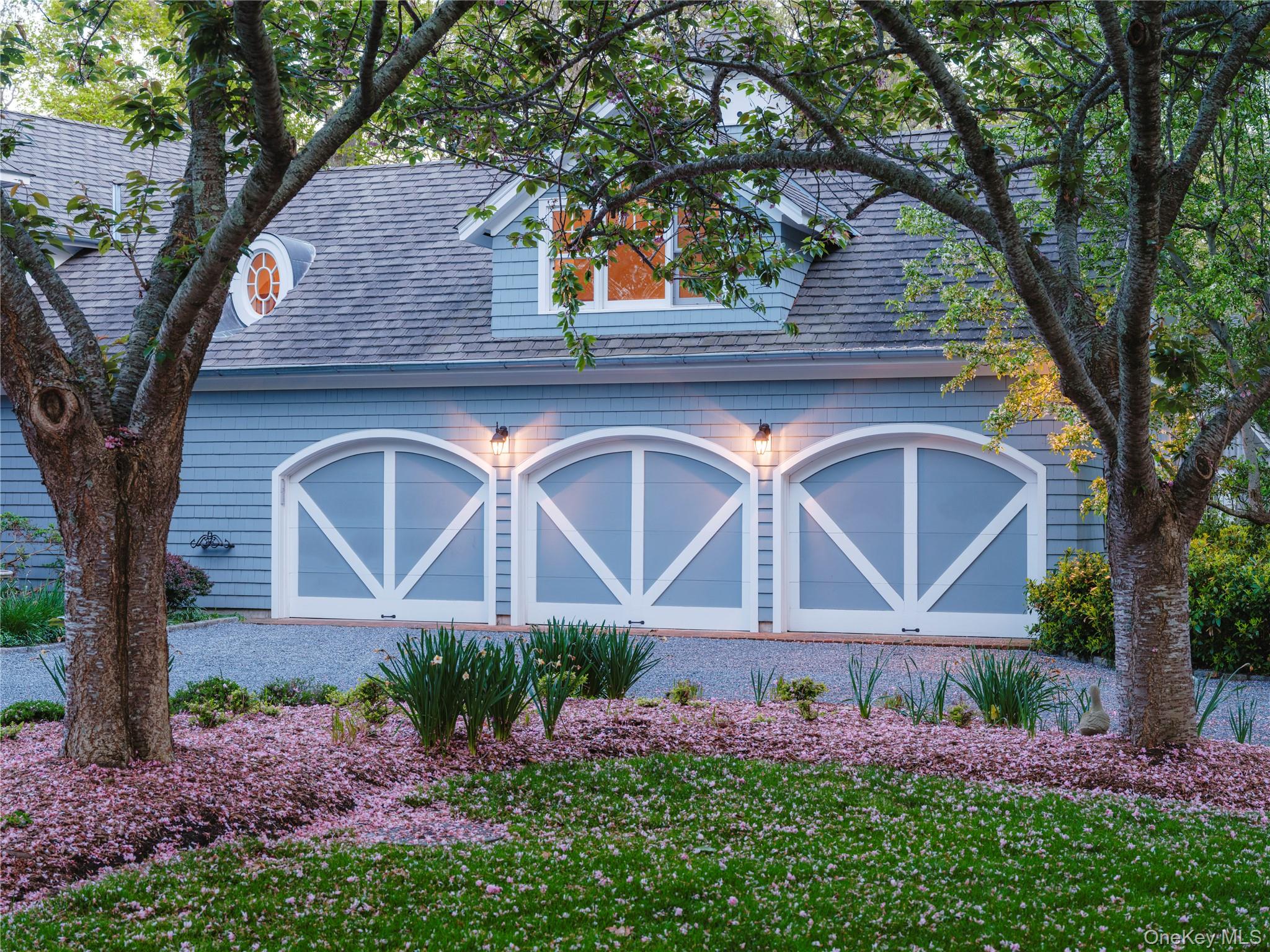 5055 New Suffolk Road New Suffolk, NY 11956 - Photo 6 of 42 a front view of a house with garden