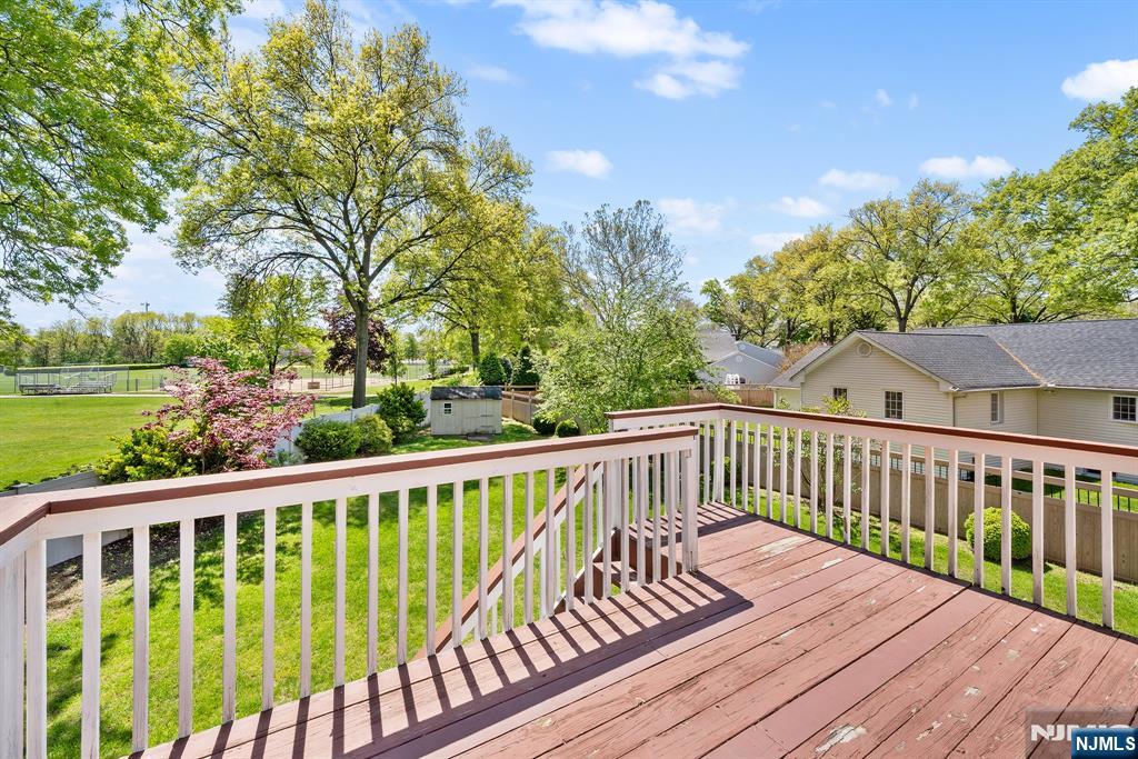 124 Crain Road Paramus, NJ 07652 - Photo 41 of 48