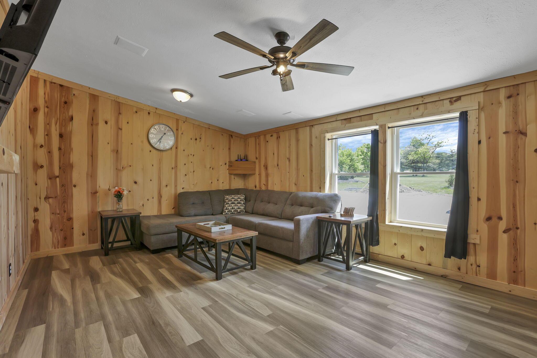 18682 Griffith Road Logan, OH 43138 - Photo 17 of 44 18682 living rm
