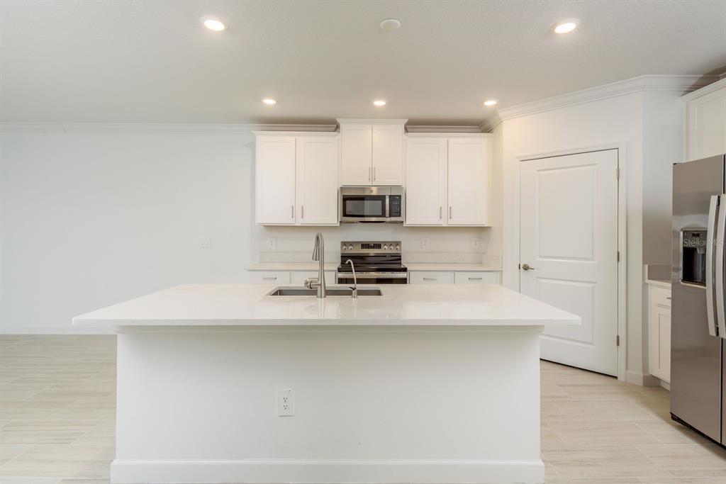 10728 Gable Dig Loop San Antonio, FL 33576 - Photo 4 of 28