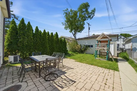 $435,000 | 4938 West Melrose Street, Chicago, IL 60641