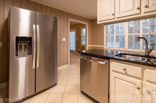 1405 Lyndhurst Drive High Point, NC 27262 - Photo 10 of 40 a kitchen with granite countertop a refrigerator and a sink