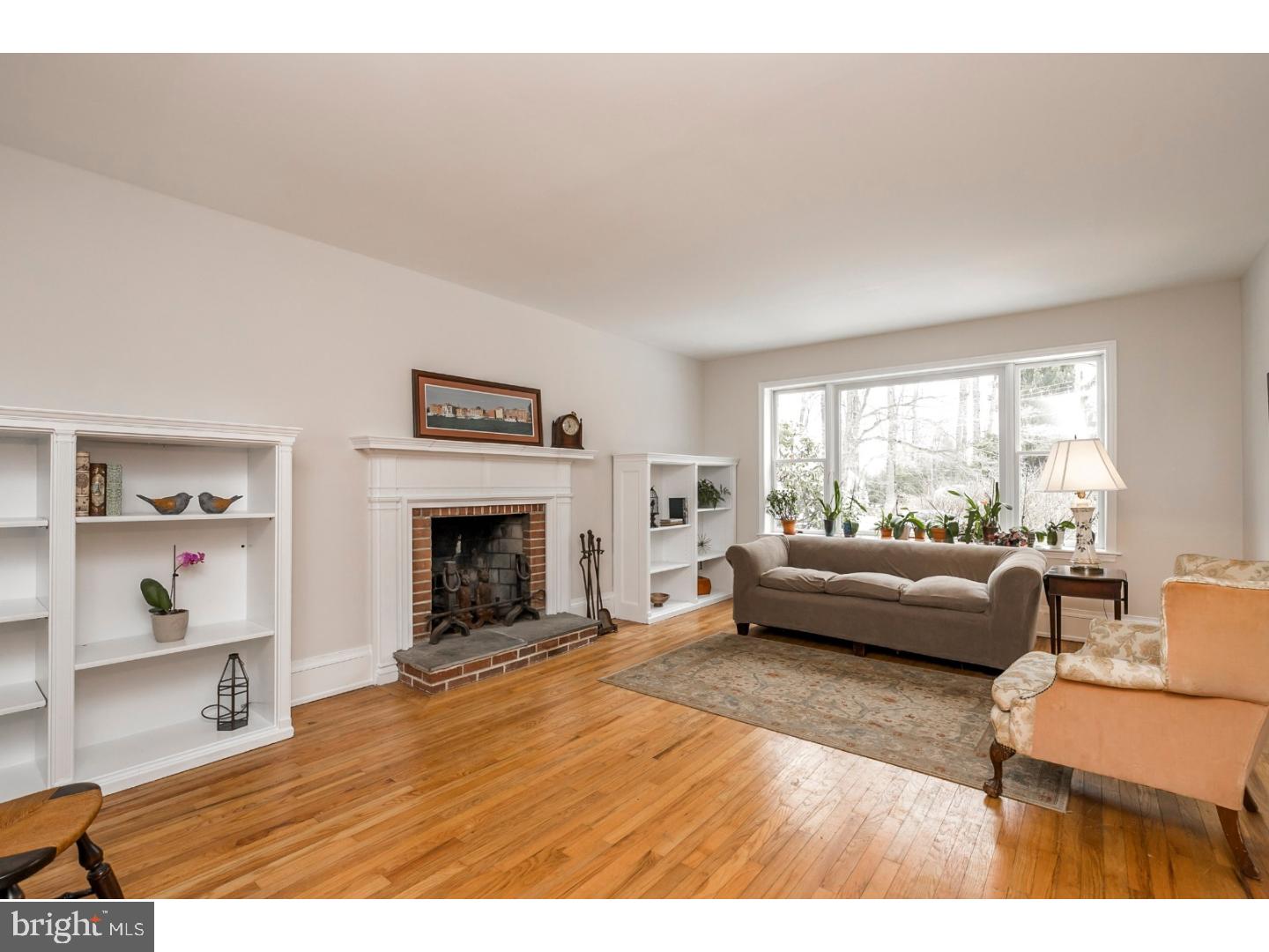 203 Morris Road Exton, PA 19341 - Photo 6 of 25 Living Room