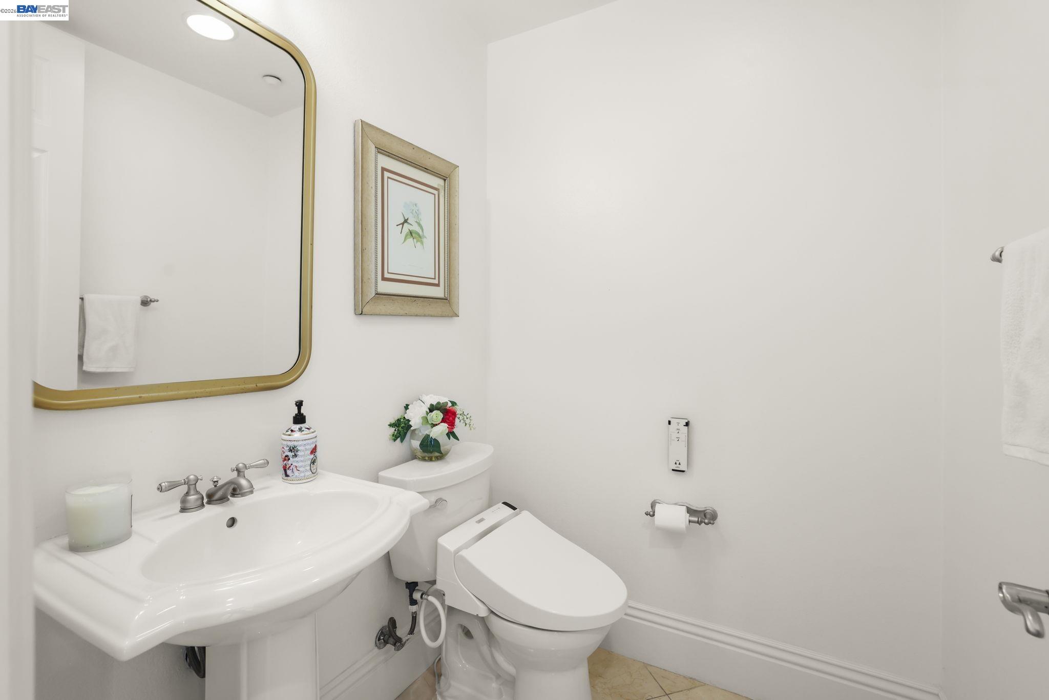 950 Winsford Court San Ramon, CA 94583 - Photo 15 of 68 a bathroom with a sink mirror and toilet