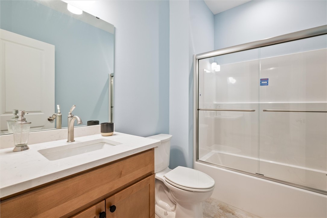 30 Legends Way Greece, NY 14612 - Photo 42 of 46 Guest Bath