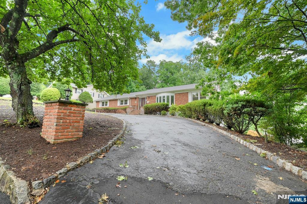 26 Alpine Drive Wayne, NJ 07470 - Photo 3 of 45