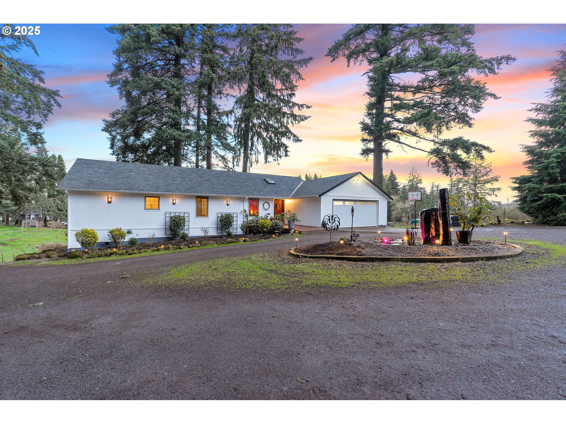 14018 South Spangler Road Oregon City, OR 97045 - Photo 2 of 34 a house view with a garden space