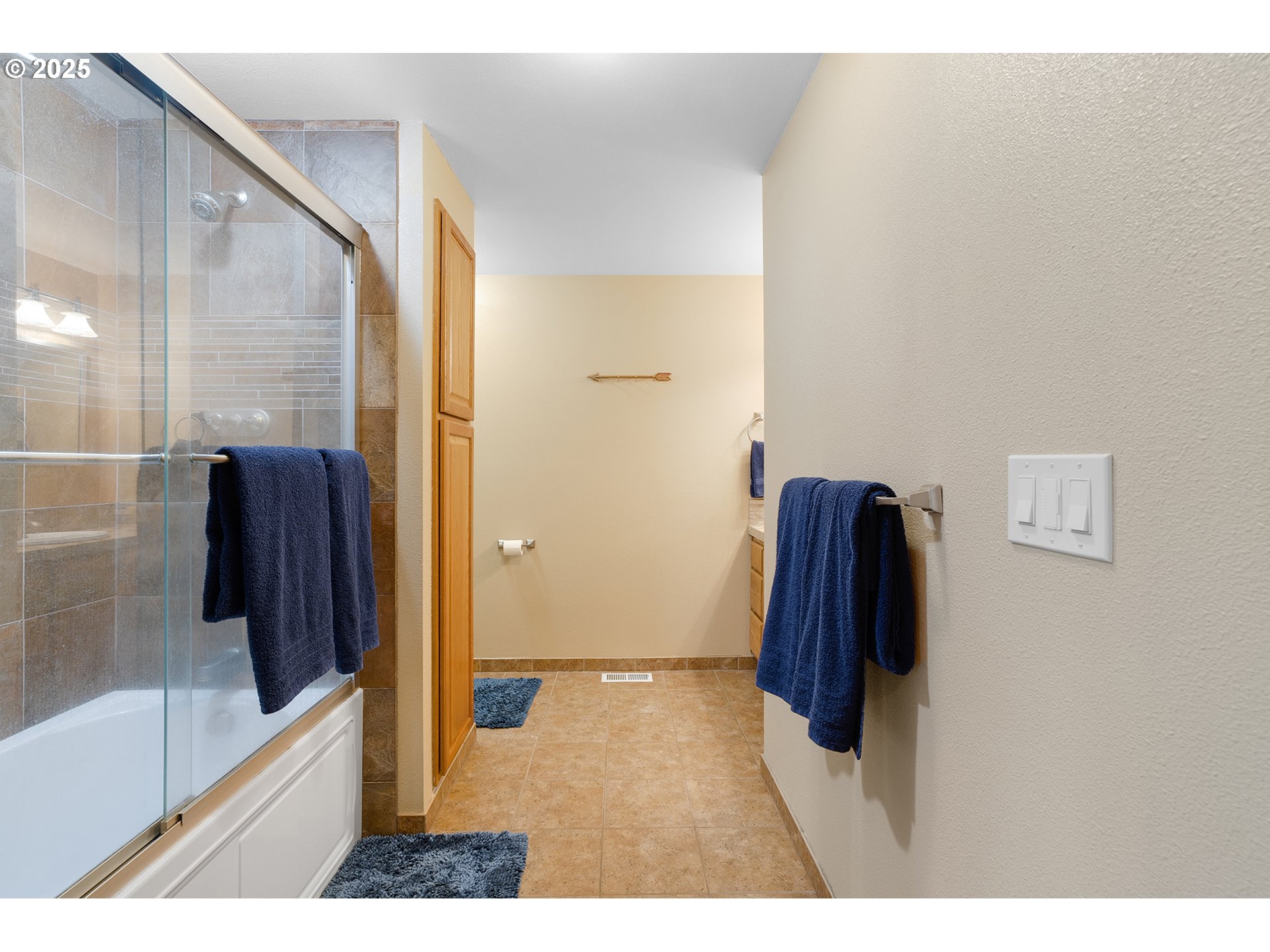 14018 South Spangler Road Oregon City, OR 97045 - Photo 21 of 34 a view of walk in closet
