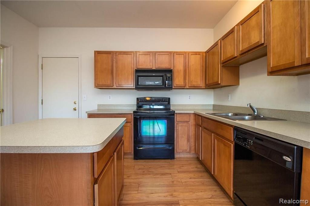 11794 Farmington Road, Unit 90 Livonia, MI 48150 - Photo 9 of 31