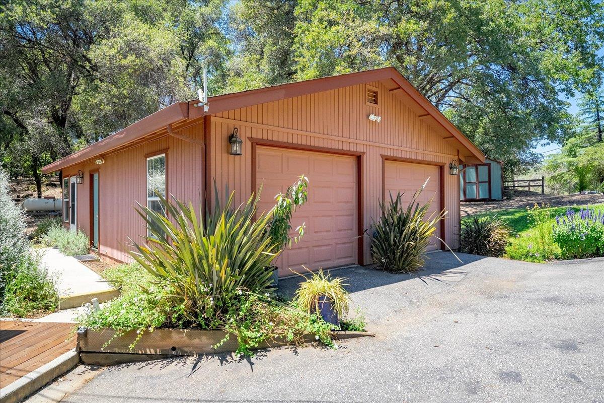 10947 East Lime Kiln Road Grass Valley, CA 95949 - Photo 85 of 94 Garage
