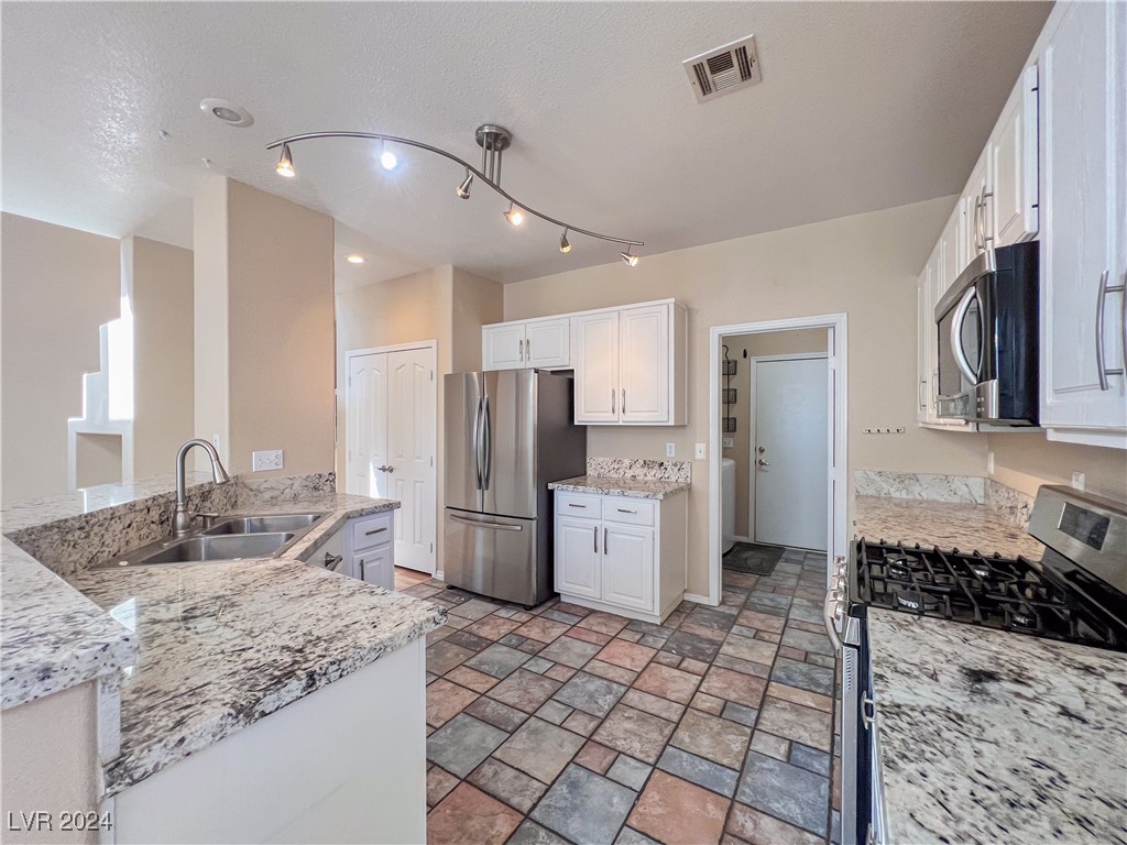 1727 Millstream Way Henderson, NV 89074 - Photo 15 of 35