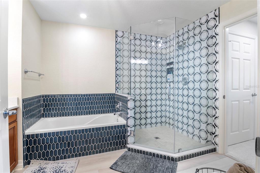 7600 Sandy Ridge Drive, Unit 204 Reunion, FL 34747 - Photo 20 of 39 a bathroom with a bathtub and shower