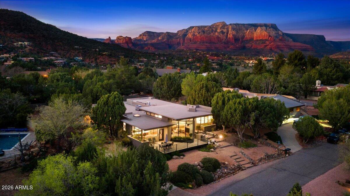 222 Bowstring Drive Sedona, AZ 86336 - Photo 2 of 46 Ambient lighting with a view