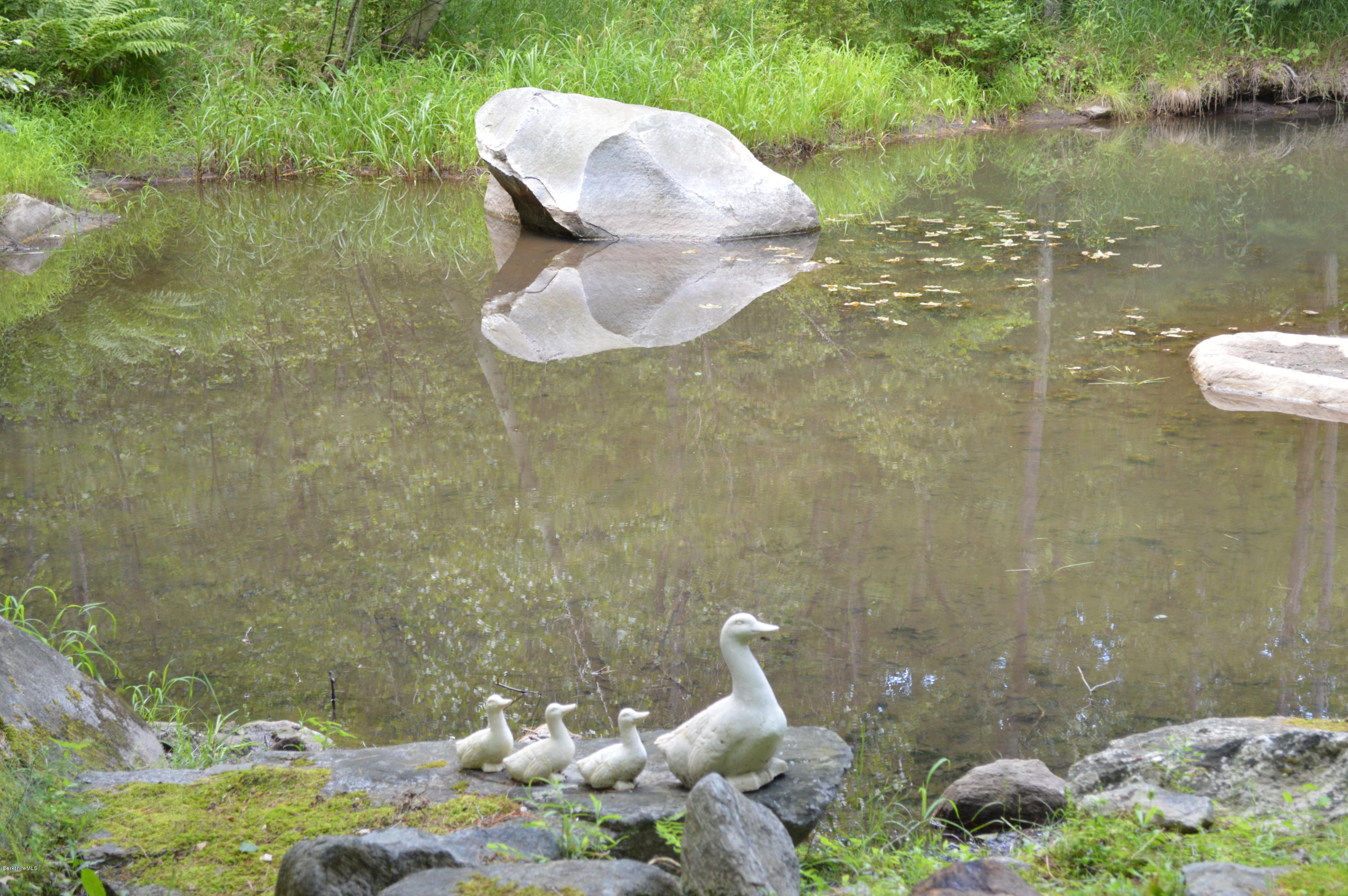 325 Bonny Rigg Hill Road Becket, MA 01223 - Photo 8 of 47