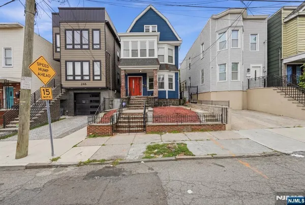 $3,000 | 244 Clinton Avenue, Jersey City, NJ 07304