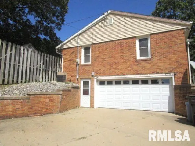 $127,057 | 205 North Sycamore Terrace, Canton, IL 61520