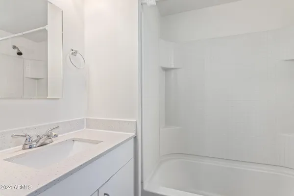 $1,250 | 129 North 11th Avenue, Unit 2A, Phoenix, AZ 85007