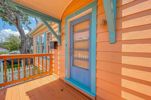 $1,900 | 1502 Main Street, Seabrook, TX 77586