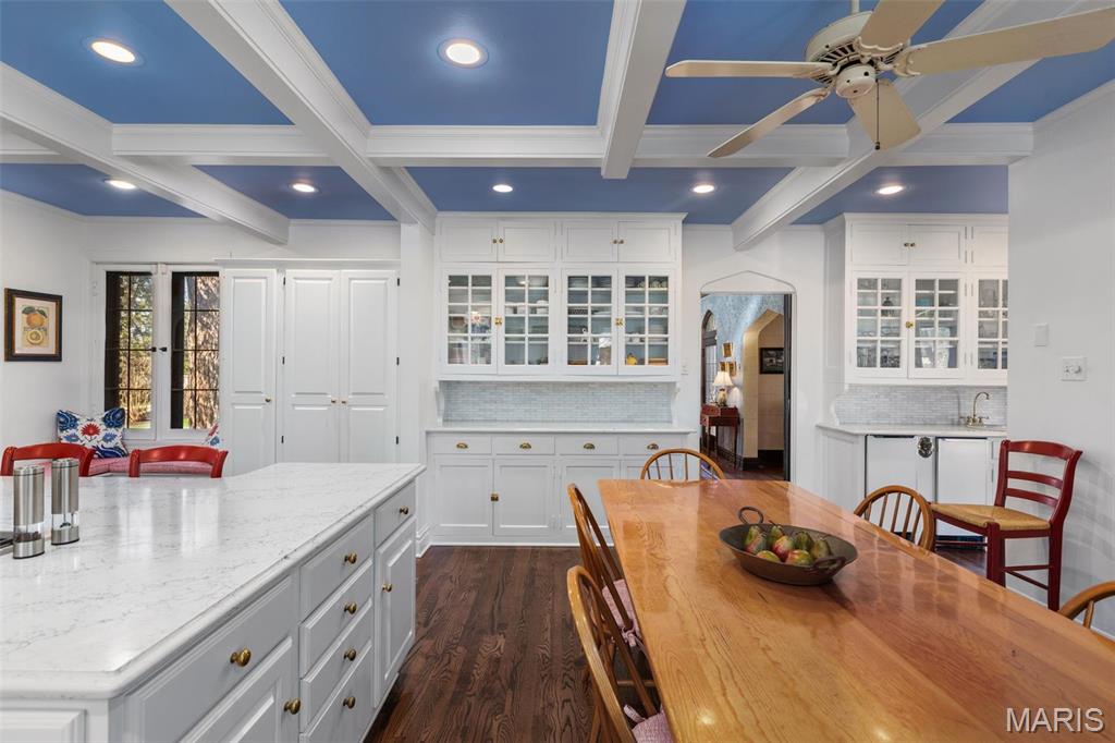 16 Picardy Lane Ladue, MO 63124 - Photo 11 of 39