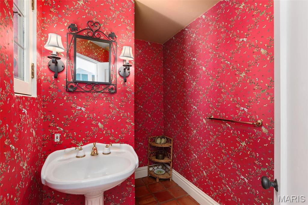 16 Picardy Lane Ladue, MO 63124 - Photo 16 of 39