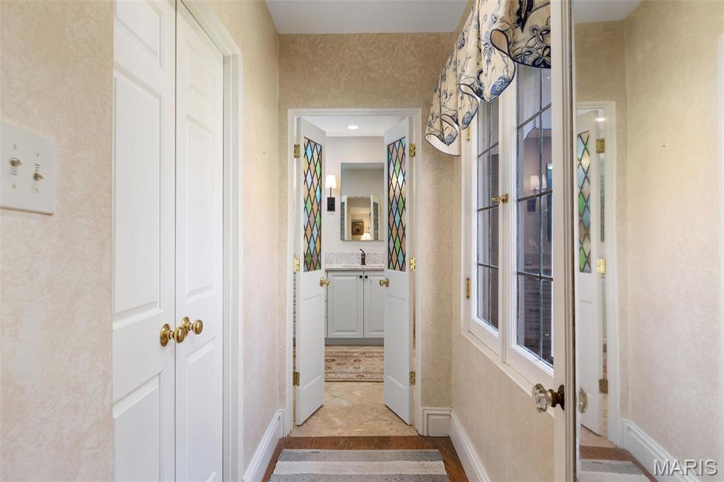 16 Picardy Lane Ladue, MO 63124 - Photo 19 of 39