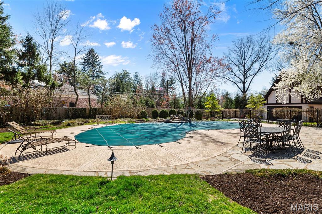 16 Picardy Lane Ladue, MO 63124 - Photo 32 of 39