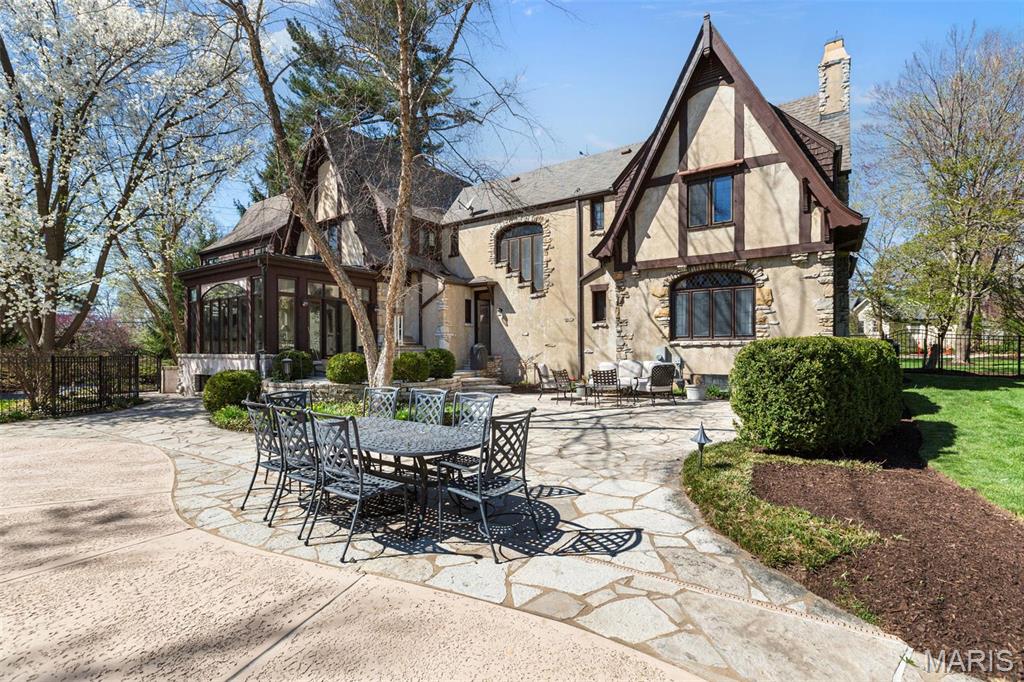 16 Picardy Lane Ladue, MO 63124 - Photo 34 of 39