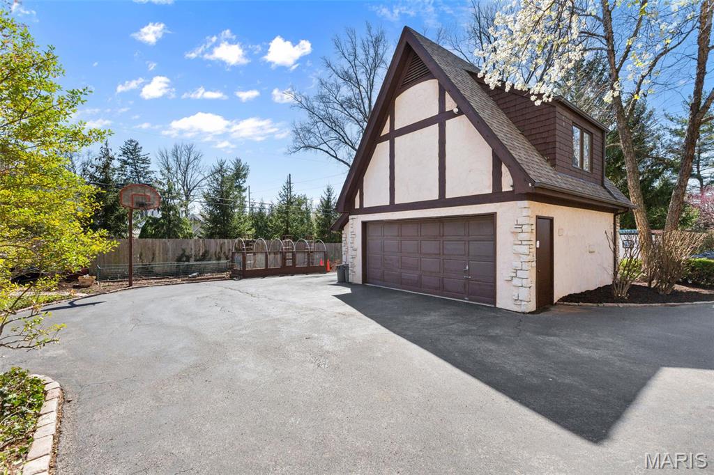 16 Picardy Lane Ladue, MO 63124 - Photo 37 of 39