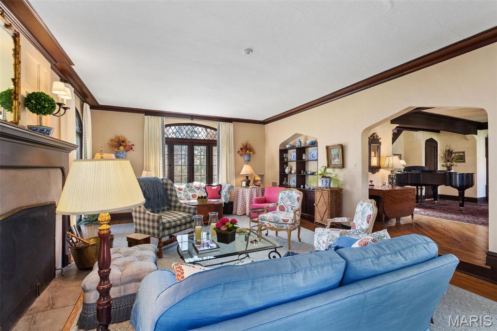 16 Picardy Lane Ladue, MO 63124 - Photo 6 of 39