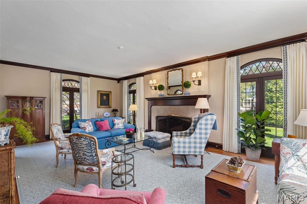 16 Picardy Lane Ladue, MO 63124 - Photo 7 of 39