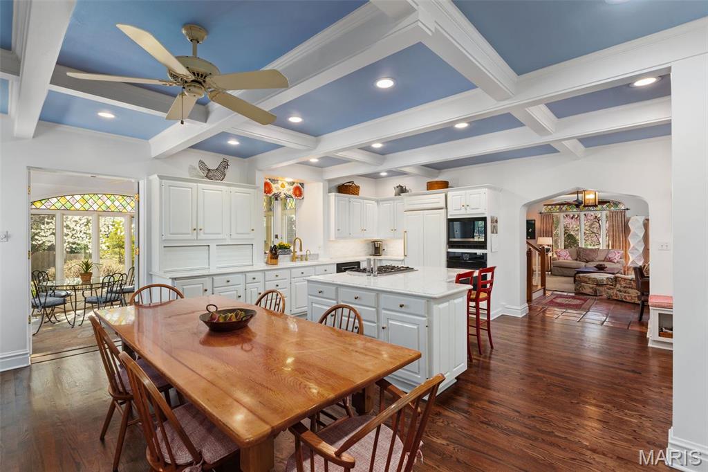 16 Picardy Lane Ladue, MO 63124 - Photo 9 of 39